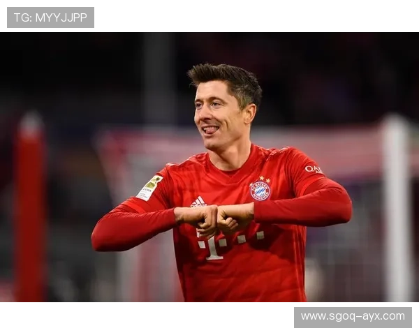 莱万多夫斯基荣膺德甲赛季最佳,成就新高峰!