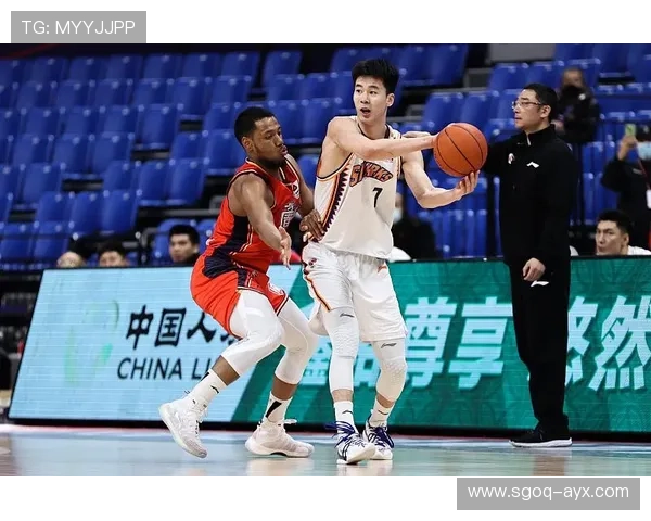 黄喜灿技术特点：速度与突破并重，脚下技术精湛，全面展现进攻威胁